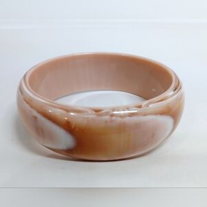 Vintage Marbled Tan and Cream Plastic Bangle Bracelet